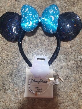 DISNEY PARKS. HEADBAND MICKEY MOUSE BLUE KIDS STUDIO PARKS BRACELET. NWT
